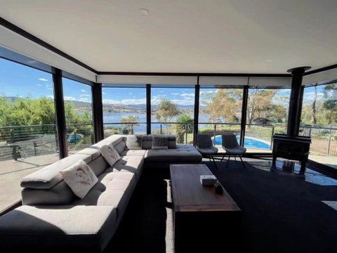 Peaceful House With Great Ocean & Mountain View - Accommodation Mermaid Beach 0