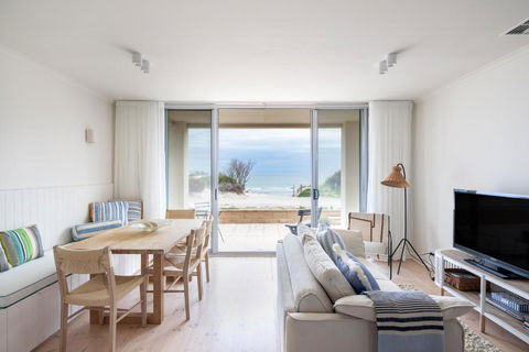 Pearl, Designer Beachfront Retreat, Semaphore Park - Accommodation Mermaid Beach 3