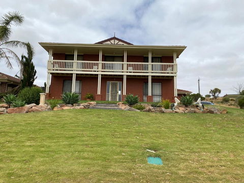 Pelican Retreat - Corporate / Tradie / Family - Accommodation Mermaid Beach 1