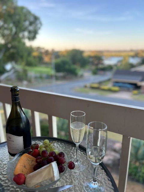 Pelican Retreat - Corporate / Tradie / Family - Accommodation Mermaid Beach 3