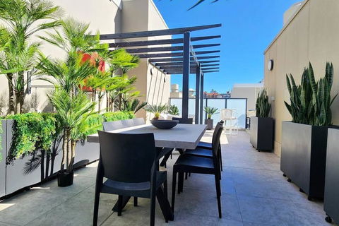 Penthouse With Private Terrace, Parking + 2 Pools - Accommodation Mermaid Beach 1