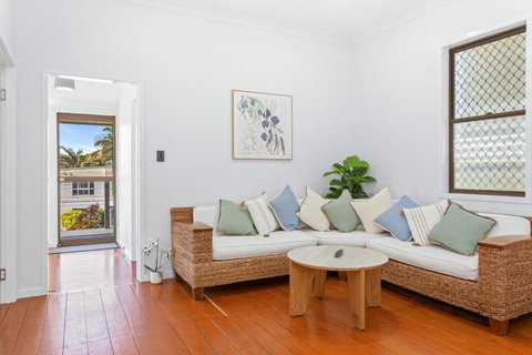 Perfect Cooee Bay Beach Getaway! - Accommodation Mermaid Beach 0