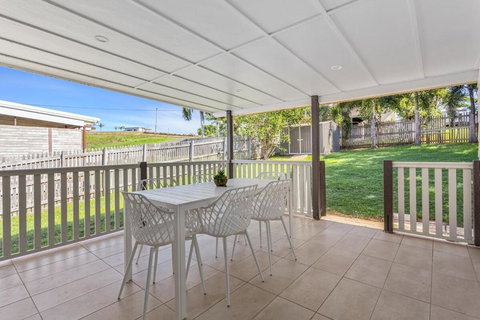 Perfect Cooee Bay Beach Getaway! - Accommodation Mermaid Beach 2