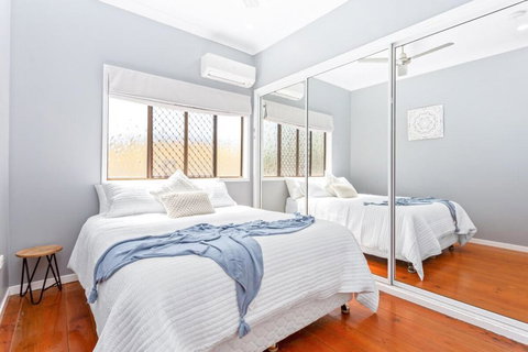 Perfect Cooee Bay Beach Getaway! - Accommodation Mermaid Beach 3