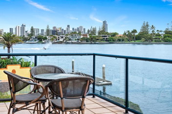 Perfect Waterfront Escape In Surfers Paradise with Accommodation Mermaid Beach