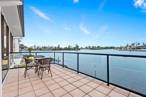 Perfect Waterfront Escape In Surfers Paradise - Accommodation Mermaid Beach 2