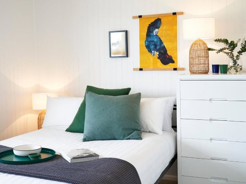 Peterborough House - Accommodation Mermaid Beach 2