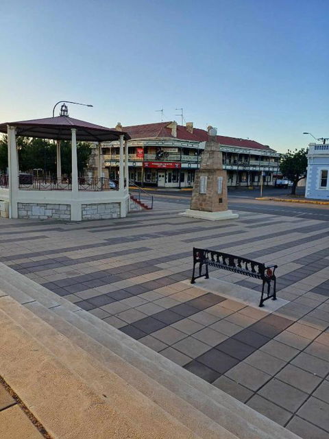 PETERBOROUGH HOTEL - Accommodation Mermaid Beach 1