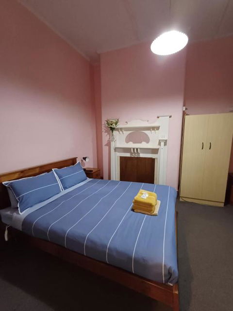 PETERBOROUGH HOTEL - Accommodation Mermaid Beach 2