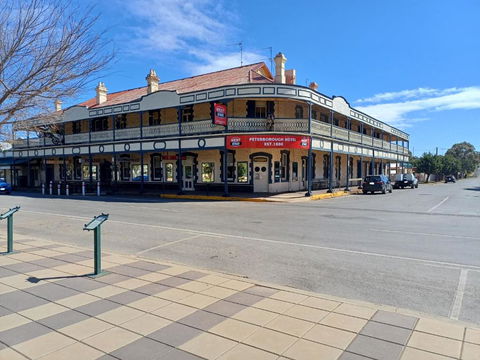 PETERBOROUGH HOTEL - Accommodation Mermaid Beach 0
