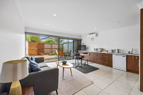 Petite Retreat - Accommodation Mermaid Beach 2