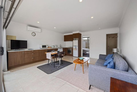 Petite Retreat - Accommodation Mermaid Beach 3