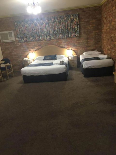 Pines Country Club Motor Inn - Accommodation Mermaid Beach 3