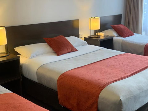 Ploughmans Motor Inn - Accommodation Mermaid Beach 1