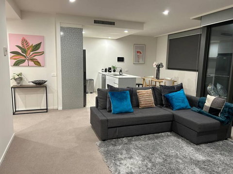 Plush Apartment On Mort - Accommodation Mermaid Beach 0