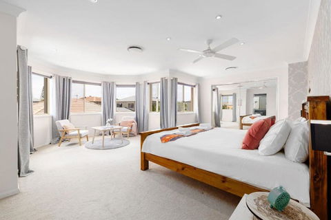 Pool Sauna Cinema Office Room 4BR Spacious House - Accommodation Mermaid Beach 2