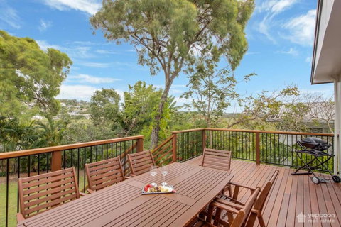 Poppies Cottage - Cooee Bay Beachside Retreat - Accommodation Mermaid Beach 0