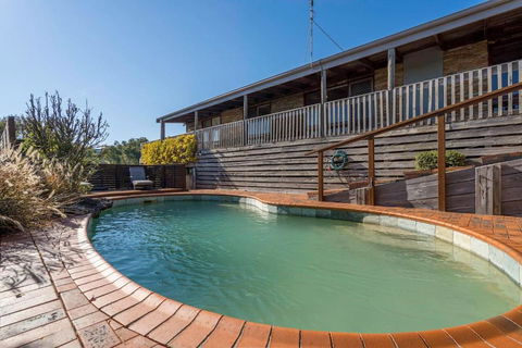 Port Philip Panorama - Bayview Retreat And Pool Bliss - Accommodation Mermaid Beach 2
