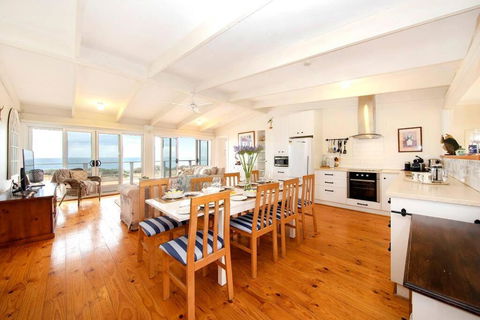 PORT WILLUNGA DREAMING A Beach Front Experience - Accommodation Mermaid Beach 0