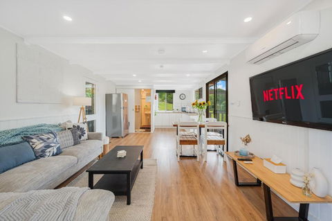 Pet Friendly Cozy Cabin - Accommodation Mermaid Beach 0