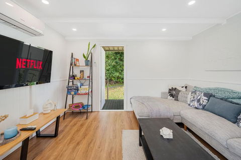 Pet Friendly Cozy Cabin - Accommodation Mermaid Beach 1