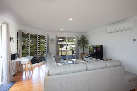 Rainbow Tides - Accommodation Mermaid Beach 3