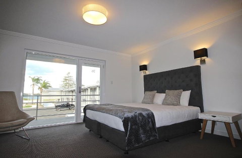 Quays Hotel - Accommodation Mermaid Beach 0