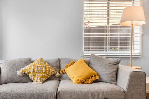 Prime Location, Stylish Space - Accommodation Mermaid Beach 1