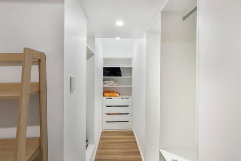 Prime Location, Stylish Space - Accommodation Mermaid Beach 3