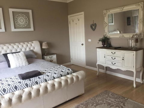 Private Bedroom In Modern Farm Homestead - Accommodation Mermaid Beach 1