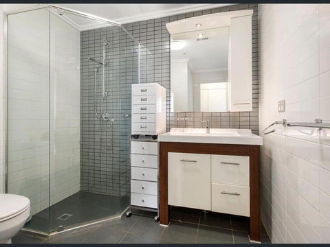 Private Room With Shared Washroom Only In 3bhk Apartment - Accommodation Mermaid Beach 2
