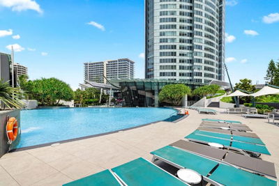 Q Tower at Surfers Paradise - From Level 3 - Private & Self Contained Apartments