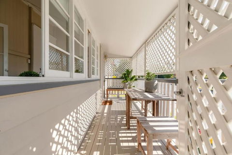 Quaint & Cosy 1 Bedroom Apartment In Queenslander. - Accommodation Mermaid Beach 0