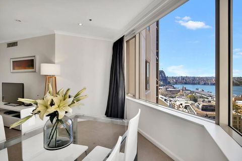 Quality Apartment In The Rocks GLO1203 - Accommodation Mermaid Beach 0