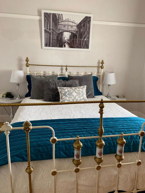 R&R Blue Diamond Luxury Cottage Maryborough, Vic - Accommodation Mermaid Beach 1