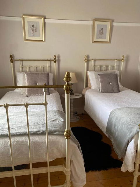 R&R Blue Diamond Luxury Cottage Maryborough, Vic - Accommodation Mermaid Beach 2