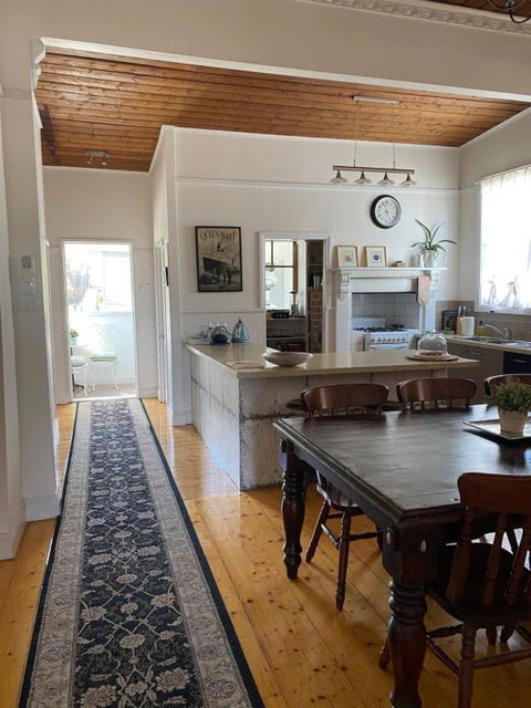 R&R Blue Diamond Luxury Cottage Maryborough, Vic - Accommodation Mermaid Beach 3