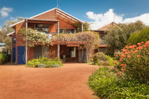 Rainbow House - Accommodation Mermaid Beach 0
