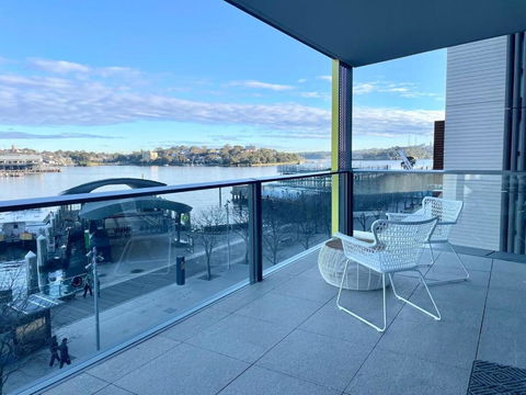 RARE Luxury Waterfront Living - Accommodation Mermaid Beach 1