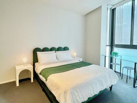 RARE Luxury Waterfront Living - Accommodation Mermaid Beach 2