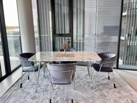 RARE Luxury Waterfront Living - Accommodation Mermaid Beach 3