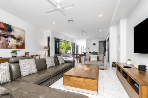 Ray Of Sunshine - Accommodation Mermaid Beach 2