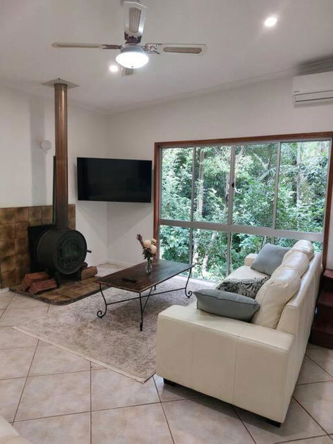 Rainforest Retreat-Fireplace-BBQ-3 Acres- - Accommodation Mermaid Beach 1