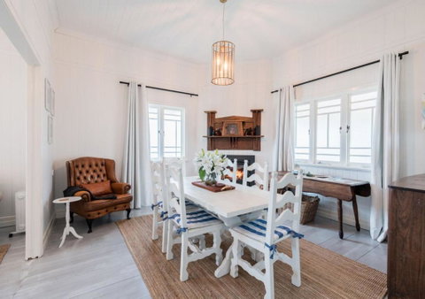 Pretty Pink Queenslander With Spectacular Views! - Accommodation Mermaid Beach 2