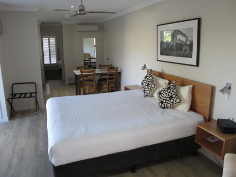 Aston Hill Motor Lodge - Accommodation Mermaid Beach 2