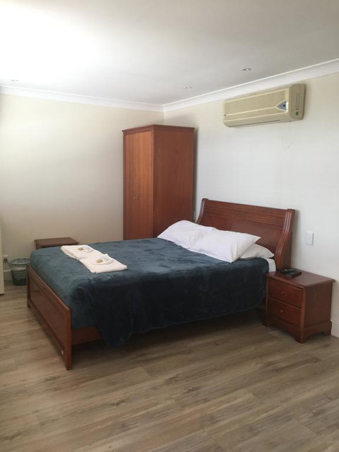 Aussie Hotel & Motel - Accommodation Mermaid Beach 0