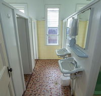 Australian Hotel - Accommodation Mermaid Beach