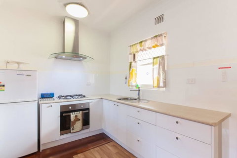 B8 Cafes, Resturants, UWA Close To SCGH - Accommodation Mermaid Beach 2