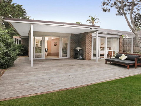 Backyard Bliss - Accommodation Mermaid Beach 1