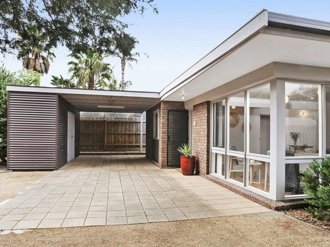 Backyard Bliss - Accommodation Mermaid Beach 0